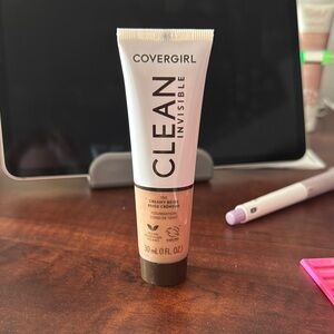 COVERGIRL Clean Invisible Foundation - Creamy Beige